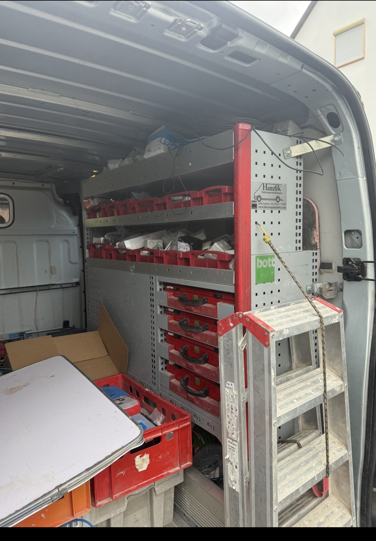 Ausstattung des Servicefahrzeugs von Elektro Yigit